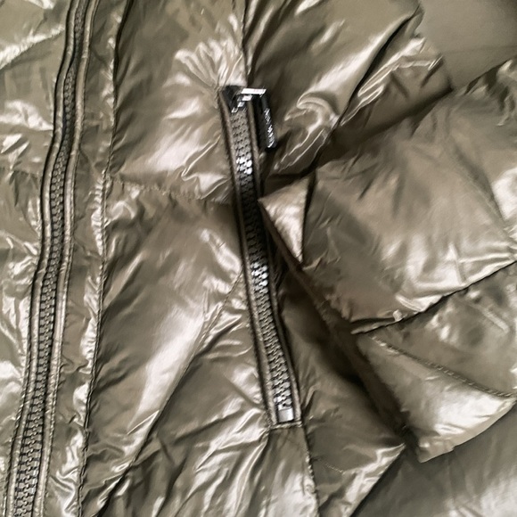 Vince Camuto olive green jacket🌺 lightweight‎ size S down feathers filler - Picture 2 of 11